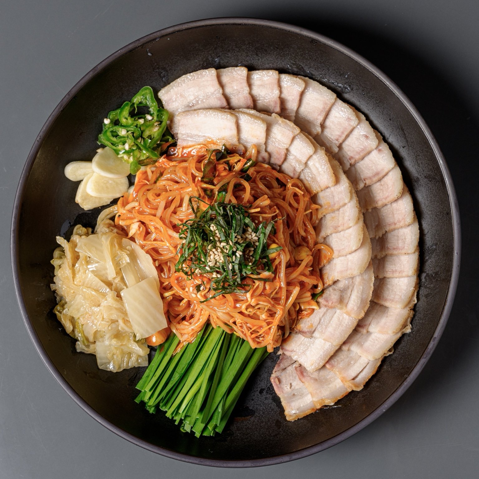 삼겹 쫄면 묵은지 보쌈